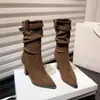 Transforme instantaneamente suas pernas em pernas longas e esguias! Botas de camurça com bico fino e salto alto, estilo coreano, com fivela de cinto plissada da moda, botas de tornozelo de salto alto