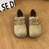 Sandalias Birkenstock estilo coreano, corte relajado, hebilla metálica retro, para mujer 2026, zapatos planos totalmente cerrados, suela suave, punta poco profunda, adecuados tanto para interior como exterior, y para ir al trabajo