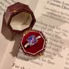 Colar com Pingente Octogonal Clássico de Cabeça de Touro com Corte Rosa Paraíba, Brincos de Diamante Coloridos, Anel de Diamante Rosa, Pulseira Azul Oceano