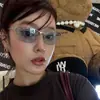 Óculos de Sol Estilosos e Texturizados para Homens, Estilo Cat-Eye, Óculos de Sol Metálicos Tech Retro para Mulheres, Proteção UV, Óculos de Sol Cat-Eye Côncavos