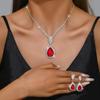 Temperamento de moda zafiro rojo azul colgante de gota de agua diseño de lujo nicho tendencia traje todo-fósforo venta al por mayor