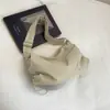 Bolsa de ombro casual de cor sólida de grande capacidade, simples e elegante, novo modelo da primavera de 2026, bolsa transversal de alta aparência para viagens
