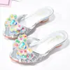Zapatos de princesa Aisha para verano de niña, pantuflas de tacón alto, sandalias infantiles de dibujos animados versátiles, zapatillas de casa para niños con pedrería