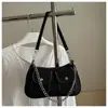 Tecido Jeans é Popular Este Ano com Designs Únicos para Mulheres, 2026 Nova Bolsa Casual Tendência de Grande Capacidade com Corrente para Axila/Ombro