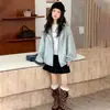 Ropa para niñas, chaqueta con capucha de imitación de dos piezas para otoño, nuevo modelo 2026, elegante chaqueta de cuero para primavera y otoño para niñas mayores