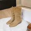 Botines de plataforma de tacón grueso con punta redonda y corte en V, estilo coreano, de moda, otoño/invierno 2026, diseñados para estilizar las piernas, con caña ancha y tacón de plataforma