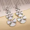 Brincos Europeus e Americanos em Resina com Strass em Formato de Laço e Leque, Elegantes e Requintados, Moda de Nicho, Luxo Leve, Brincos de Alta Qualidade