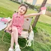 Conjunto de Verão para Meninas 2026 Rosa Sem Mangas Conjunto de Trabalho Novo Estampa de Desenho Animado Top + Shorts Conjunto de Duas Peças