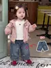 Novo Conjunto de Outono para Meninas 2026: Conjunto Três Peças Doce: Jaqueta, Body e Calça Jeans para Bebês Meninas