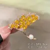 Broche Elegante e Delicado de Folha de Ginkgo Amarela em Cristal, Broche Fresco e Versátil para Casaco, Acessório de Alfinete de Alta Qualidade