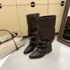Botas Estilo de Rua Solado Grosso Botas Bonitas Retrô Femininas Bico Fino Moda de Nicho Rebites Menina Picante Tendência Rad Outono Inverno Estilo Barra de Calça
