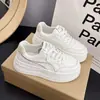 Zapatos Blancos Ligeros de Suela Gruesa para Aumentar la Altura para Mujer, Estilo Nuevo de Primavera y Otoño, Zapatos de Mujer, Modernos, Versátiles, Casuales, Deportivos