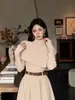 Nueva colección de otoño: Conjunto elegante y estiloso de chal de punto de cuello alto, top ajustado y falda de línea A de cintura alta P9020