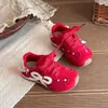 Tênis Alemão Simples de Bolinhas Infantil 2026 Outono Inicial Novo Estilo Menina Versátil Laço Sapatos para Esportes ao Ar Livre