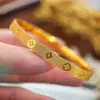 Tienda de Oro Mismo Estilo Superficie de Arena Cielo Estrellado Trébol de Cuatro Hojas Pulsera Anillo Liso Sólido Pulsera Anillo de Trébol de la Suerte Regalo para Novia
