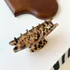 Pinza para el pelo de tiburón con estampado de leopardo, nuevo artículo de venta caliente transfronterizo europeo y americano, clip de pinza para el pelo de acrílico con patrón de alta gama, accesorio para el pelo