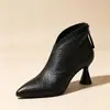Promoção Quente 2026 Outono/Inverno Novidades Botas de Cano Curto Femininas Bico Fino Salto Agulha Alto Antiderrapante Mais Veludo Couro Macio Botas Casuais Femininas