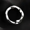 Anillo Mobius Plateado para Hombres y Mujeres, Anillo Sencillo de Nicho para Niños y Niñas, Regalo del Año del Dragón, Venta Directa de Fábrica