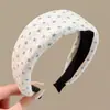 Nueva diadema de ala ancha 2026 para mujer, diseñada para levantar la línea del cabello y mantener el cabello en su lugar mientras te lavas la cara, con un estilo retro adecuado para otoño e invierno, y ofreciendo un aspecto sofisticado
