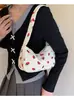 Bolso de hombro, bolso cruzado y bolso de mano transfronterizo 2026 nuevo con estampado floral y de lunares - un bolso simple, moderno y versátil con temática de fresas, disponible para venta al por mayor transfronteriza