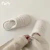 Pantuflas de pareja bordadas estilo ins coreano, pantuflas de algodón para el hogar de terciopelo silenciosas y antideslizantes, pantuflas simples, cómodas y cálidas