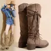 Novas botas de cavaleiro com franjas estilo deserto retrô 2026, salto grosso, cano alto, efeito emagrecedor, botas de cano médio para mulheres