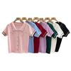 Camiseta corta de verano estilo Chanel de seda helada con cuello de muñeca, flor de coche, botones en el pecho, manga corta fina, top de punto de seda brillante para mujer