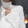 Blusa de Renda Super Delicada para Mulheres, Nova Tendência Outono/Inverno 2026, Versátil, Manga Longa, Gola Meia-Alta, Base de Tule, Top da Moda