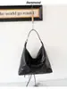 Bolso de Mano Tote con Remaches, Gran Capacidad, Fresco y Elegante, Hecho de Piel de Vaca de Primera Capa, Bolso de Hombro 2025, Bolso de Piel Genuina para Mujer