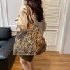Lona com estampa de leopardo de grande capacidade casual 2024 distintivo moda nova bolsa de ombro portátil para mulheres