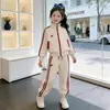 Conjunto de Roupa de Outono para Meninas 2026 Nova Moda Jaqueta de Baseball Infantil Estilo Primavera e Outono Conjunto Casual Esportivo de Duas Peças para Meninas