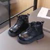 Botas de tornozelo infantis estilo britânico, coleção outono/inverno 2026, coturnos femininos estilo Martin, botas de cano baixo estilo coreano, botas de couro modernas e estilosas para estudantes
