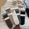 Meias Femininas Outono e Inverno Meias Estilo College Meias de Cano Médio Bloco de Cores Tecido Tendência Etiqueta Meias Esportivas Meias Listradas Caneladas Largas