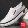 Tênis Branco Primavera 2026 Couro Genuíno Jovem Tendência Slip-On para Homens, Solado Macio Antiderrapante Esportivo Casual Fashion