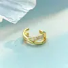 Exquisito Clip para Oreja Pequeño de Plata de Ley S925 con Forma de Cruz C para Mujer, Lujo Ligero, Circonita, Pendiente Simple para el Día a Día Sin Perforación
