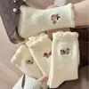 Calcetines de cachorro lindos de dibujos animados de otoño, estilo japonés, forrados de felpa, engrosados, calcetines de media pantorrilla para mujer, calcetines cálidos, versátiles, calcetines largos gruesos para mujer