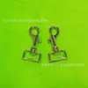 Fabrica una gran cantidad de accesorios para bolsos de moda hebilla de hierro gancho de cobre gancho de acero inoxidable llavero hebilla de perro variedad de estilo y color