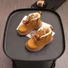 Novas Botas Martin Quentes de Inverno 2026 Estilo Britânico para Crianças, Botas de Couro Engrossado para Meninas, Botas de Algodão com Forro de Lã para Meninos