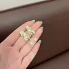 Brincos de Pérola com Asa de Borboleta Exquisitos e Únicos Tendência Design de Nicho Retro Luxo Acessível Joia de Orelha de Alta Qualidade