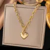Accesorios Europeos y Americanos Collar de Acero de Titanio con Forma de Corazón para Mujer Nuevo Modelo 2026 Collar de Acero de Titanio con Forma de Corazón y Perlas Redondas de Alta Gama Lujo Ligero Nicho