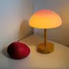 Luminária de mesa cogumelo com carregamento e cuidado com os olhos, design criativo e minimalista, adequada para salas de estar, quartos e mesas de cabeceira, criando um ambiente de pôr do sol e apresentando uma estética cremosa para iluminação decorativa