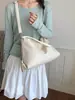 Bolso Tote Cruzado de Hombro Único de Alta Gama Exquisito Transfronterizo Nuevo Primavera-Verano 2026 para Mujer, Simple y Moderno, Diseño de Nicho