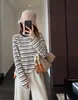 Camiseta de Manga Larga a Rayas Bloque de Color Suave y Pegajosa, Relajada, Capa Base para Mujer, Otoño/Invierno, Nuevo H092804