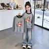 Camada Base de Fleece para Meninas 2026 Outono/Inverno Novo Estilo M/G Infantil Camada Interna Quente Cor Patchwork Blocos de Cor Listras Camiseta de Manga Longa