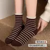 Calcetines clásicos de rayas para mujer hasta la pantorrilla, estilo universitario, nueva colección de otoño, absorbentes de sudor, resistentes al olor, antibacterianos, calcetines de algodón de Xinjiang de la Industria de Calcetines de Zhuji