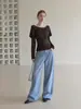 Novo top de malha feminino estilo coreano para o outono, com design delicado de um ombro só, vazado e com babados