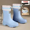 Botas de chuva da moda para mulheres, antiderrapantes, de cano médio, com punhos elásticos, sapatos de borracha impermeáveis de sola grossa
