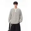 Gola crua camiseta solta casual base moletom masculino Henry retrô manga longa listrada preto e branco moderno tamanho grande outono horizontal