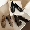 Sapatos de Couro Pequenos para Primavera e Outono Femininos Solado Macio Moda Início do Outono Estilo Retro Pregueado Sapatos de Salto Único Bico Redondo Britânico 2026 Mocassins Versátil