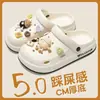 Sapatos de Furo Verão Feminino Roupa Exterior 2024 Novo Estilo Sandálias EVA de Sola Grossa Antiderrapante Desodorante Chinelos de Praia para Mulheres